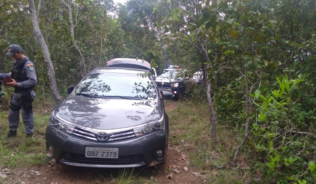 Idoso é rendido por bandidos e tem Corolla roubado