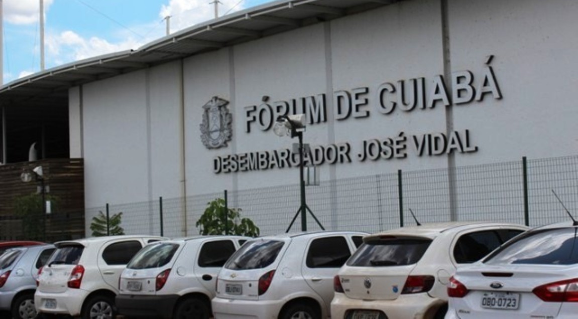 Hospital e médico de Cuiabá são condenados por gaze esquecida no abdômen de paciente durante cesárea
