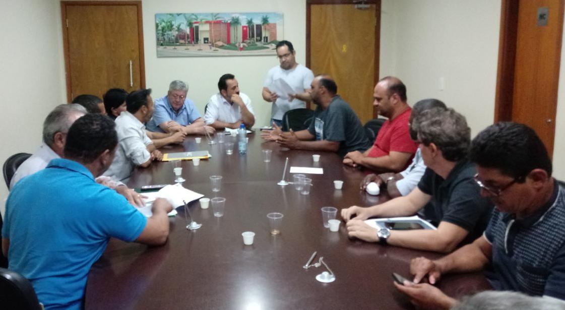 Comerciantes querem acesso à avenida Filinto Muller