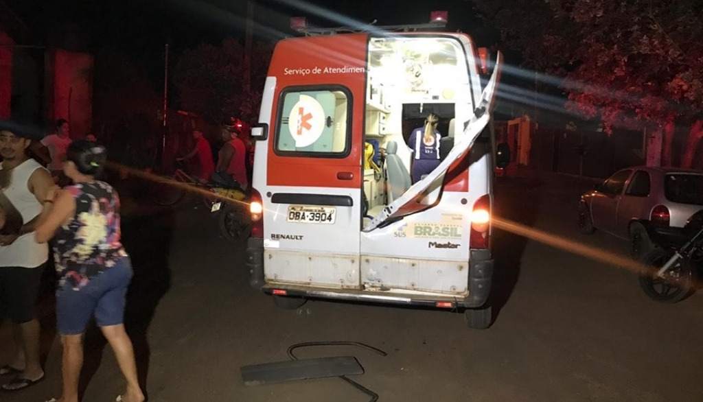 Dupla arromba porta de viatura do Samu e prejudica resgate de homem atropelado