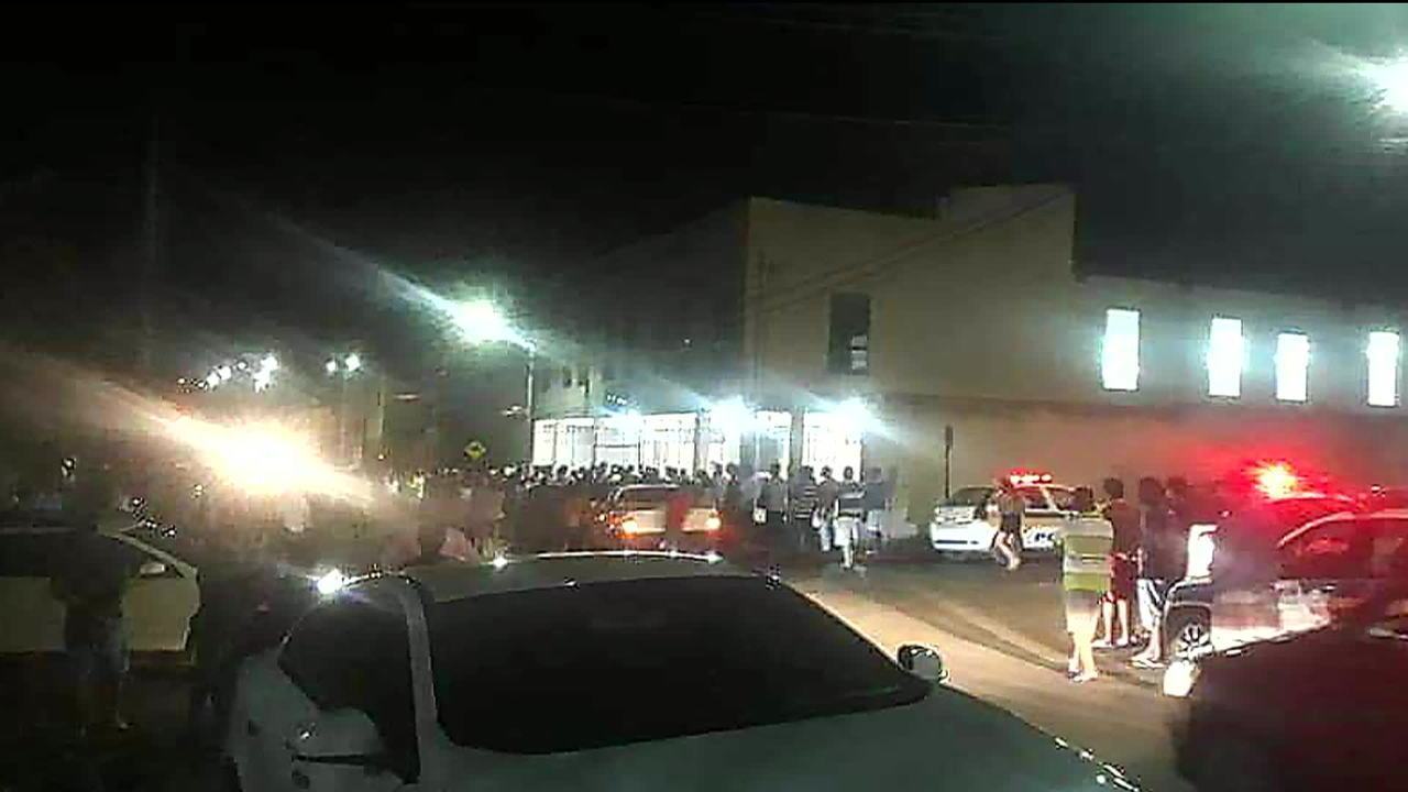 Homem esfaqueia a ex, invade igreja Batista e atira contra fiéis
