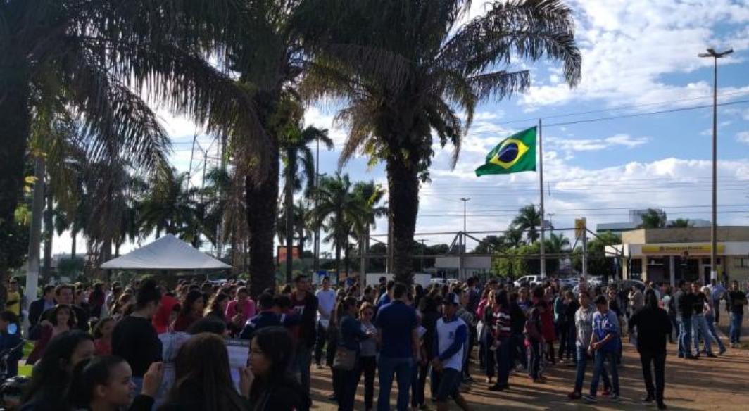 Alunos confessam não saber motivo de protesto contra Bolsonaro
