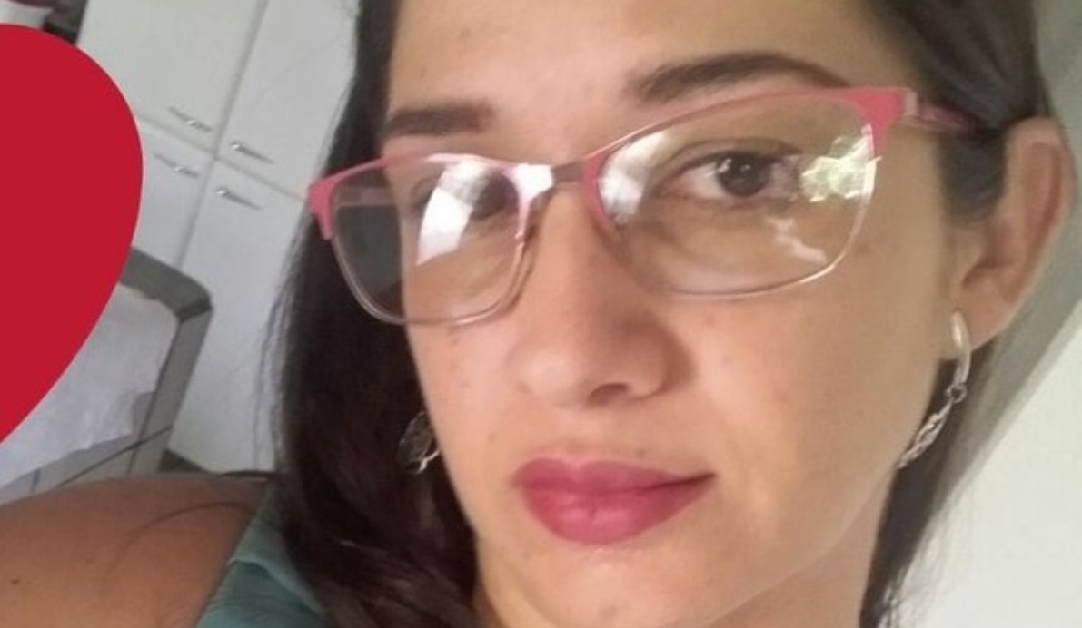 Professora morre em acidente com caminhonete e filha e marido ficam feridos