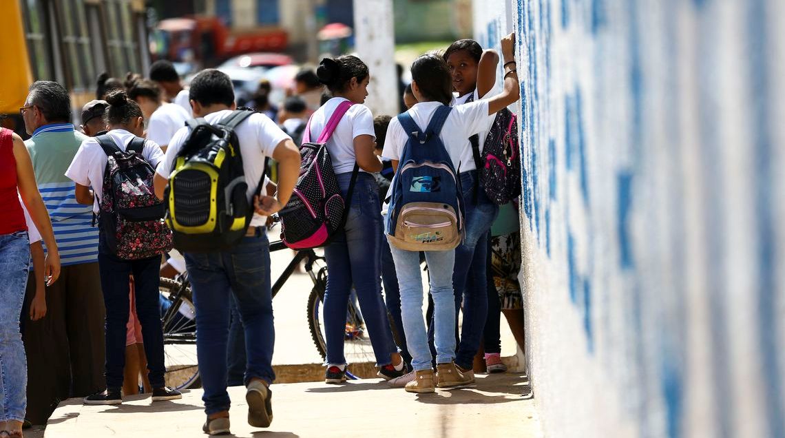 Escolas no DF poderão ter revista de alunos e mais presença policial