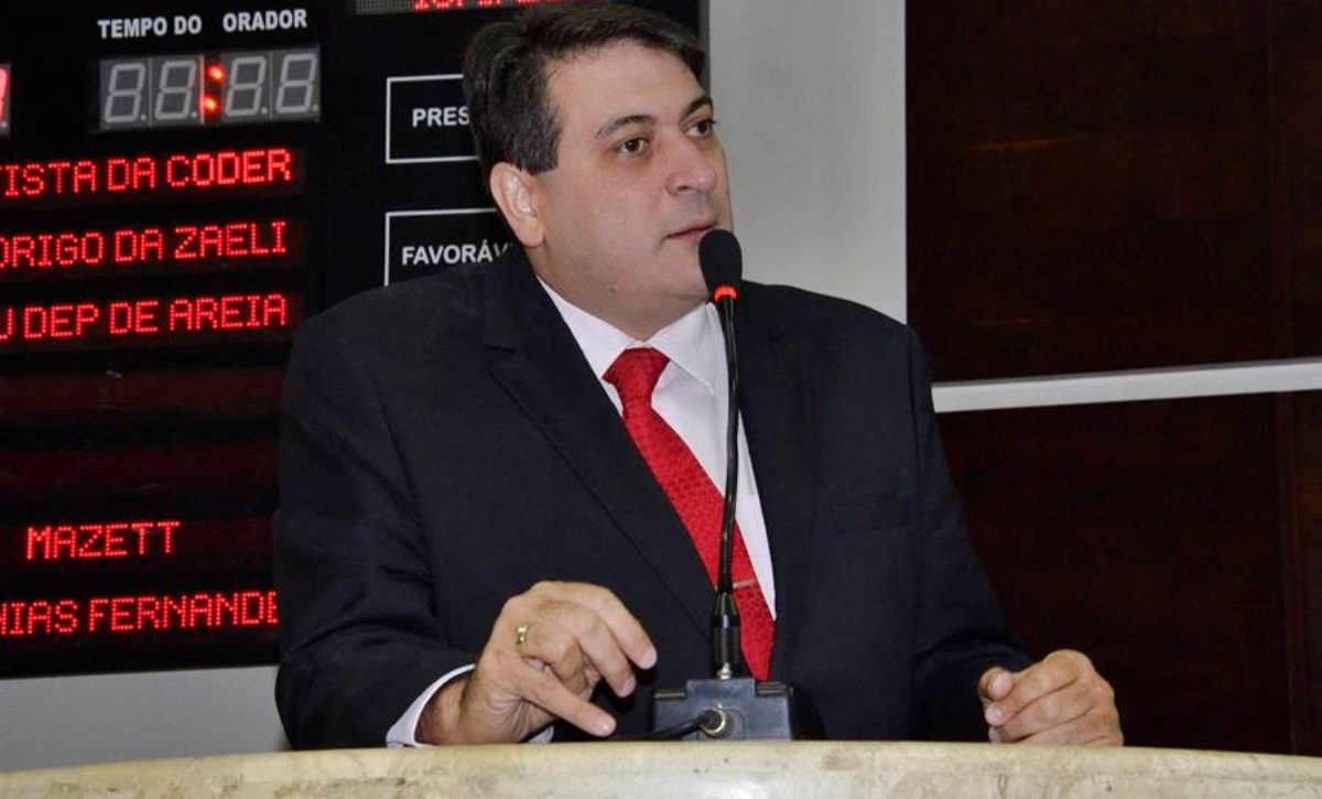 Fábio Cardozo questiona falta de água em bairros de Rondonópolis