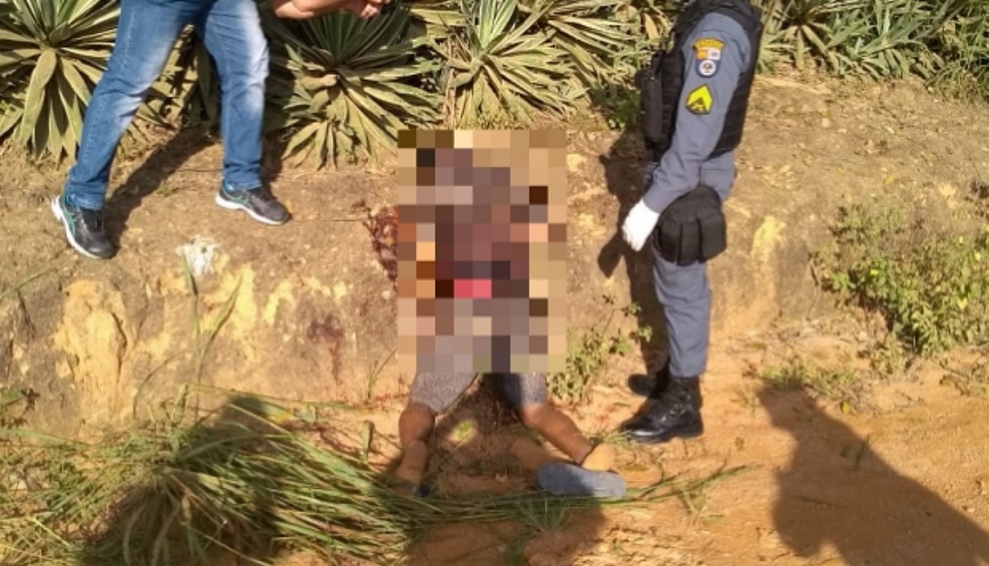 Jovem de 26 anos é morto de joelhos e quase é decapitado por criminosos