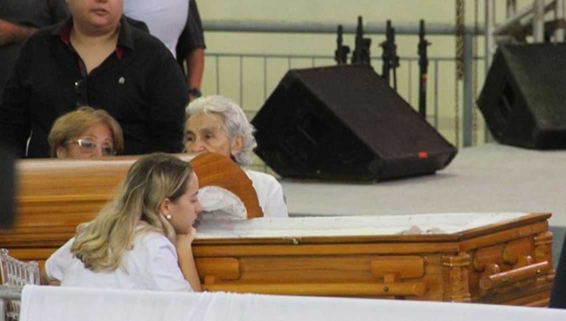 Corpo de Gabriel Diniz é velado em João Pessoa; namorada se despede