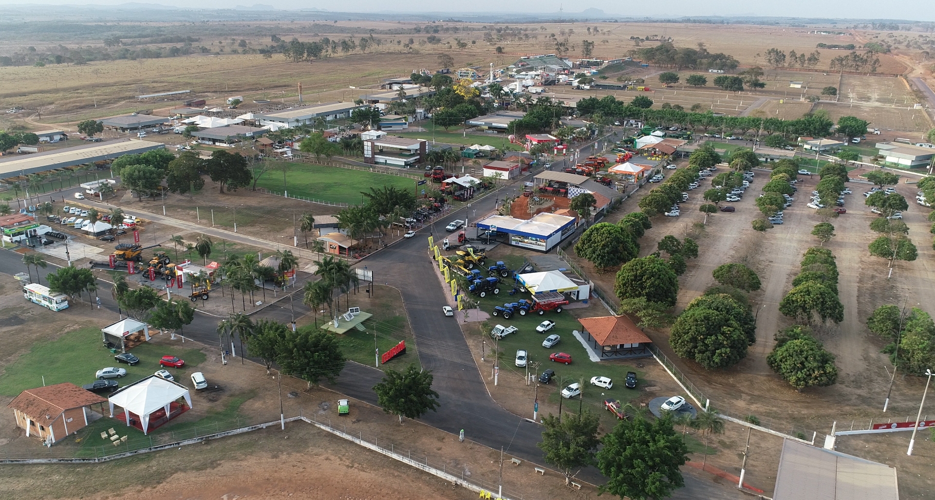Informação e entretenimento atraem população de toda a região