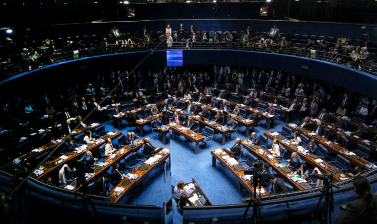 PT do Senado apresenta decreto para sustar liberação de armas de Bolsonaro