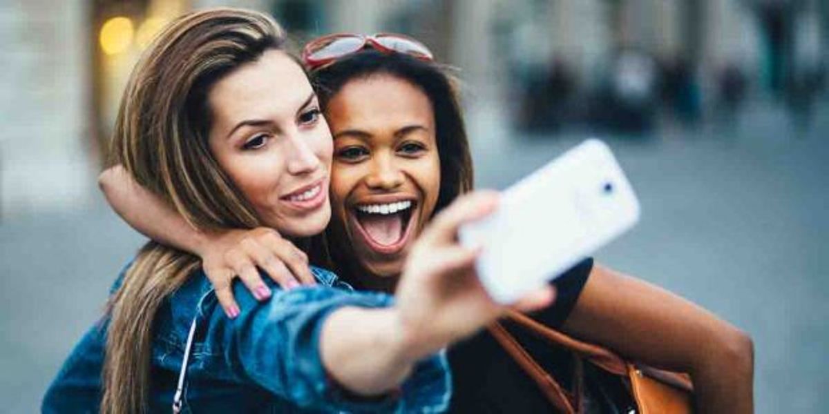 “A incrível geração de fotos sorridentes e travesseiros encharcados”