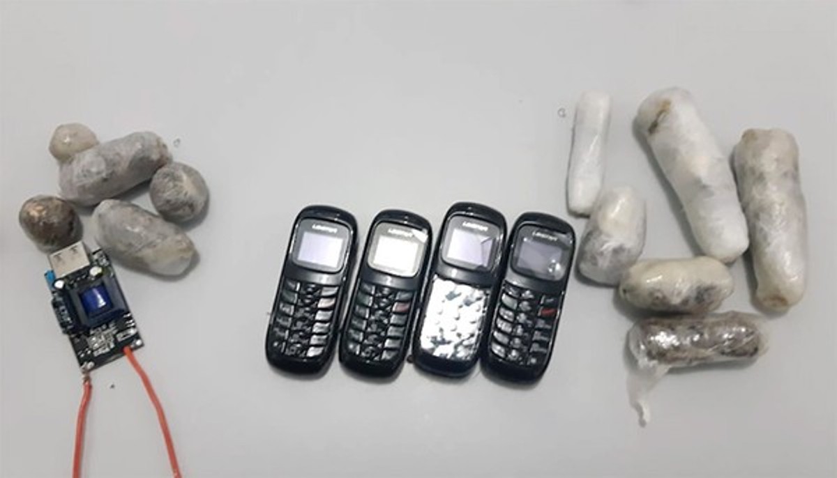 Presos engolem celulares para evitar apreensão de aparelhos durante revista
