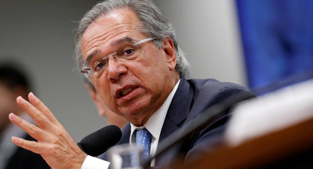 Após PIB negativo, Guedes promete liberar saque de contas do FGTS