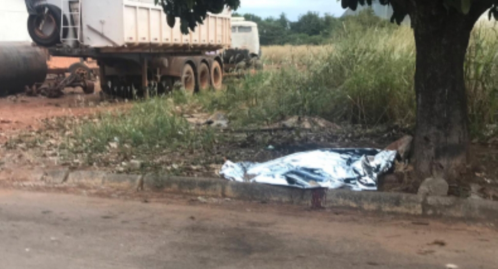 Homem é morto a facadas e quase tem pescoço arrancado em MT