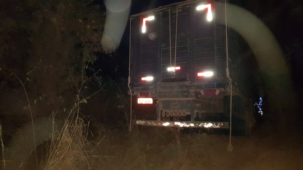 Quadrilha invade fazenda e rouba 2 caminhões com defensivos em Mato Grosso