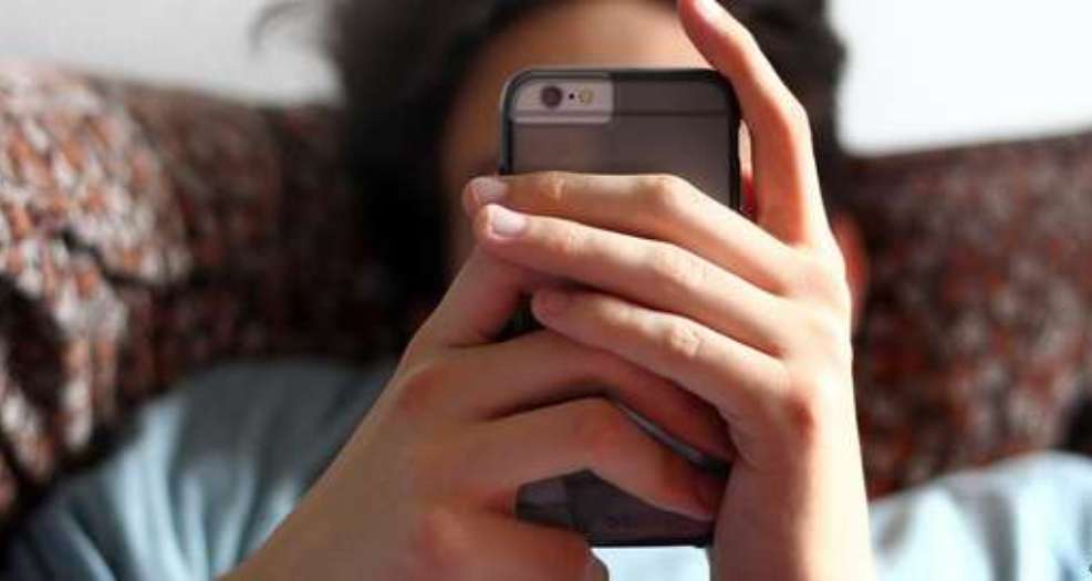 Especialista pede proibição de smartphone a menores