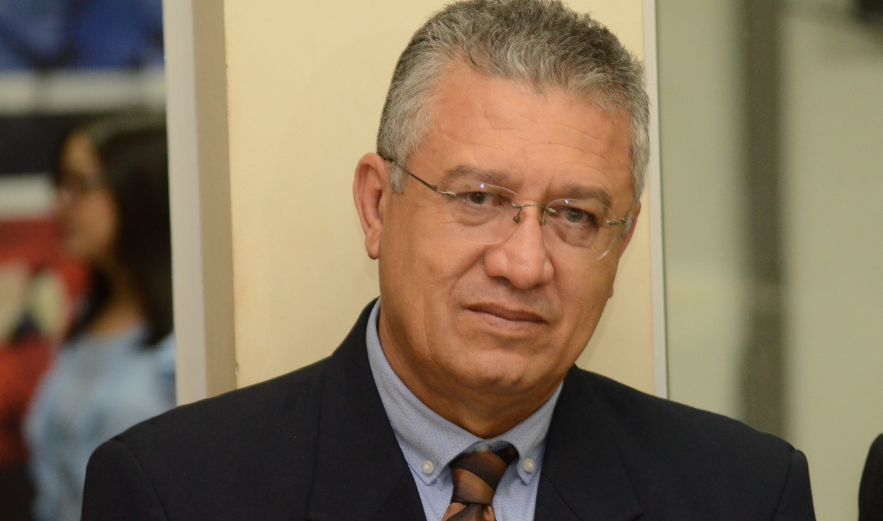 Hermélio Silva lança novo livro
