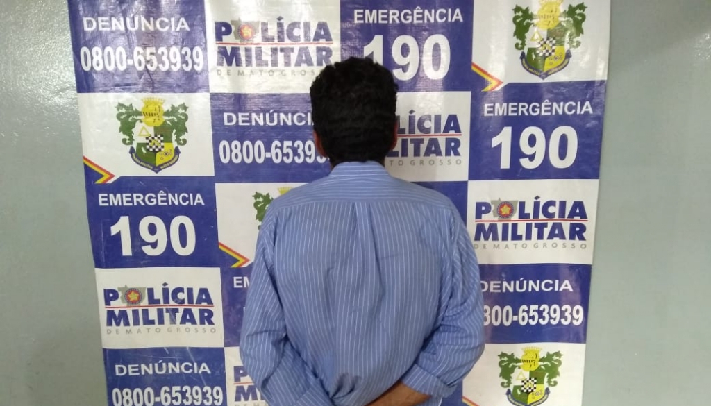 Ladrão é preso após voltar a loja para vender bíblia