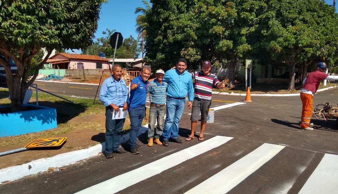 Distrito de Nova Galileia recebe sinalização de trânsito