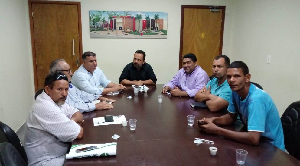 Presidente do bairro Alfredo de Castro participa de reunião na Câmara