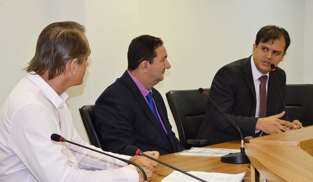 ALMT faz audiência para debater Unemat