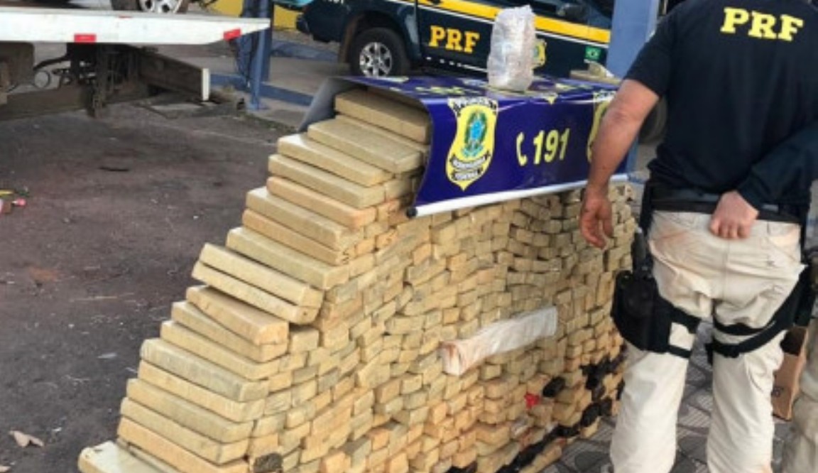 Traficante capota carro que transportava 511 Kg de maconha