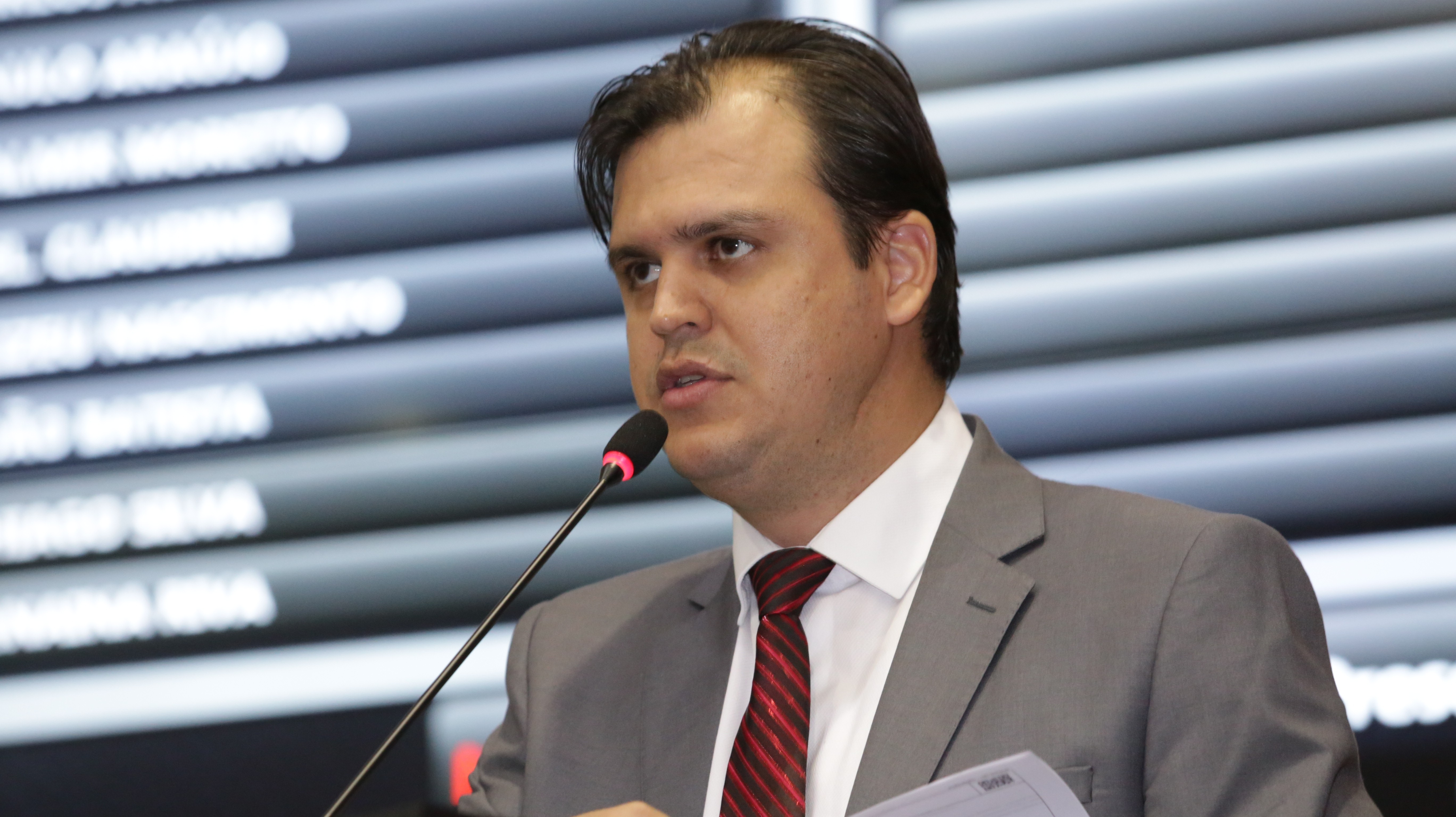 Thiago Silva apresenta projeto que garante “marca de qualidade” para artesanato local