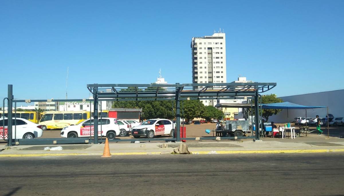 Ponto de ônibus na Fernando Correa é o primeiro a receber os novos abrigos