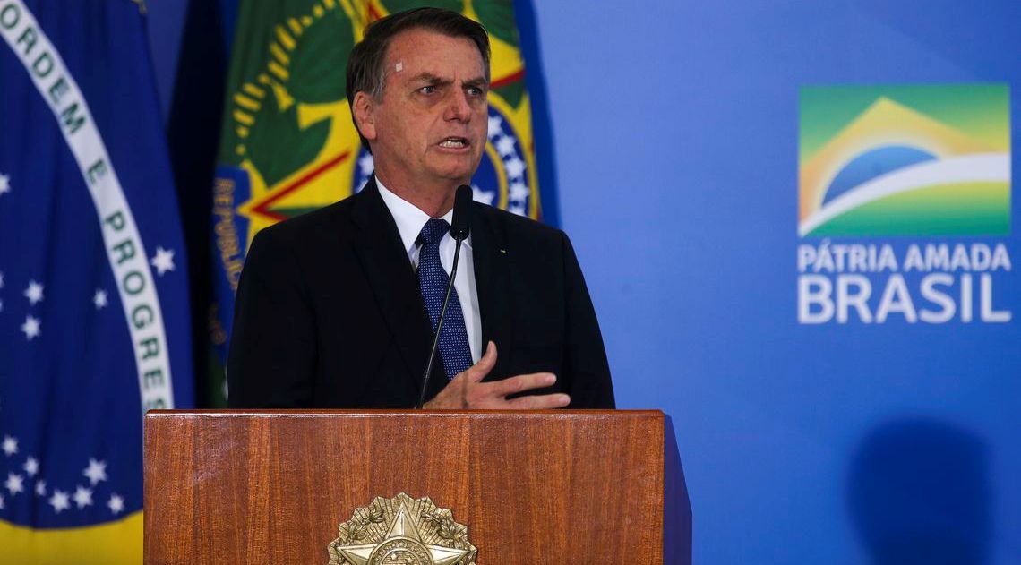 Bolsonaro revoga decreto de armas e publica novas regras