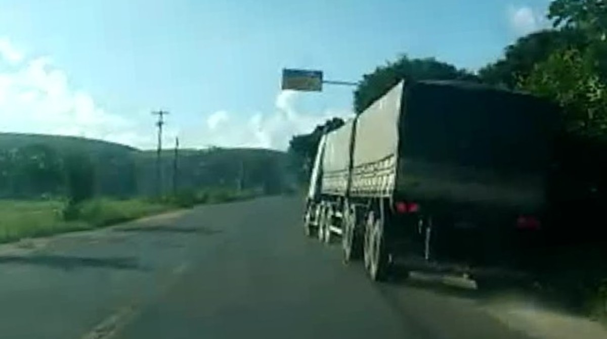Vídeo mostra perseguição a caminhão desgovernado na PE-60