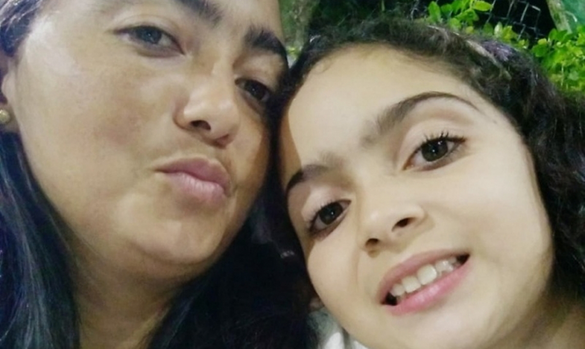 Homem agride ex-mulher e filha com marretadas após post em rede social
