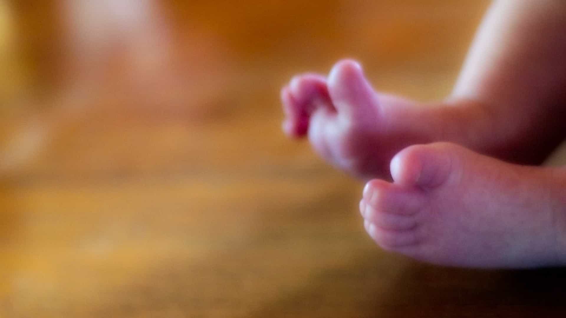 Mãe arrependida de doar filho a amigos, há 2 anos, quer criança de volta em Nova Mutum