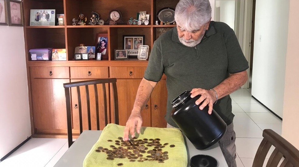 Cearense para de fumar e dinheiro poupado é usado em 4 viagens e novo carro