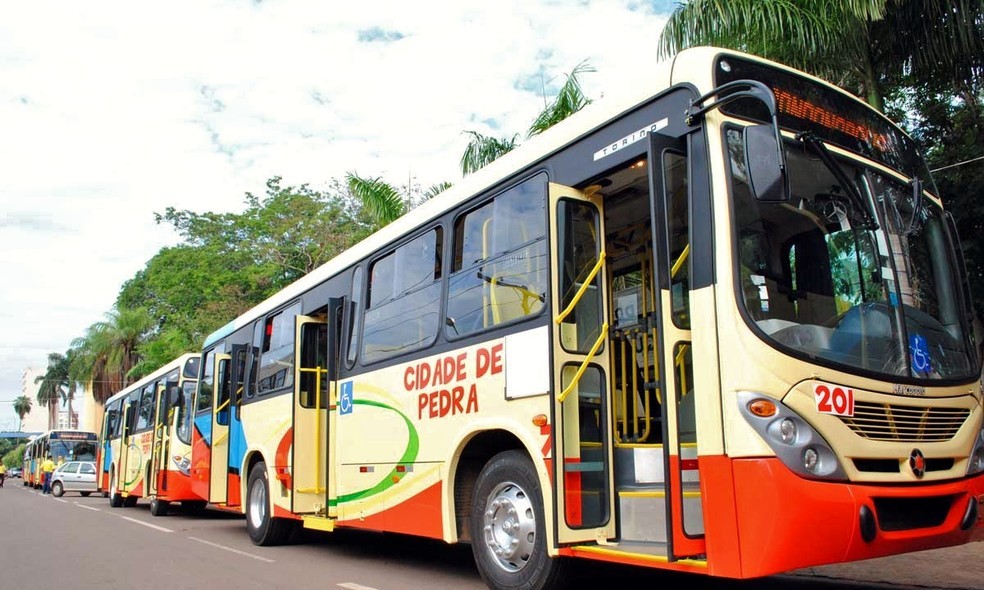 Cidade de Pedra demite cerca de 150 motoristas de ônibus