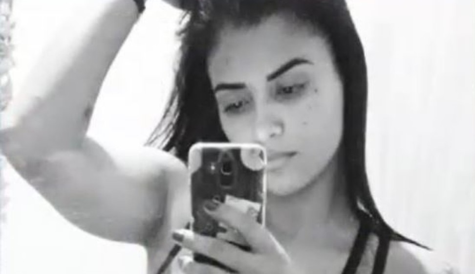 Erro de digitação impede liberdade de jovem presa por engano no lugar da irmã
