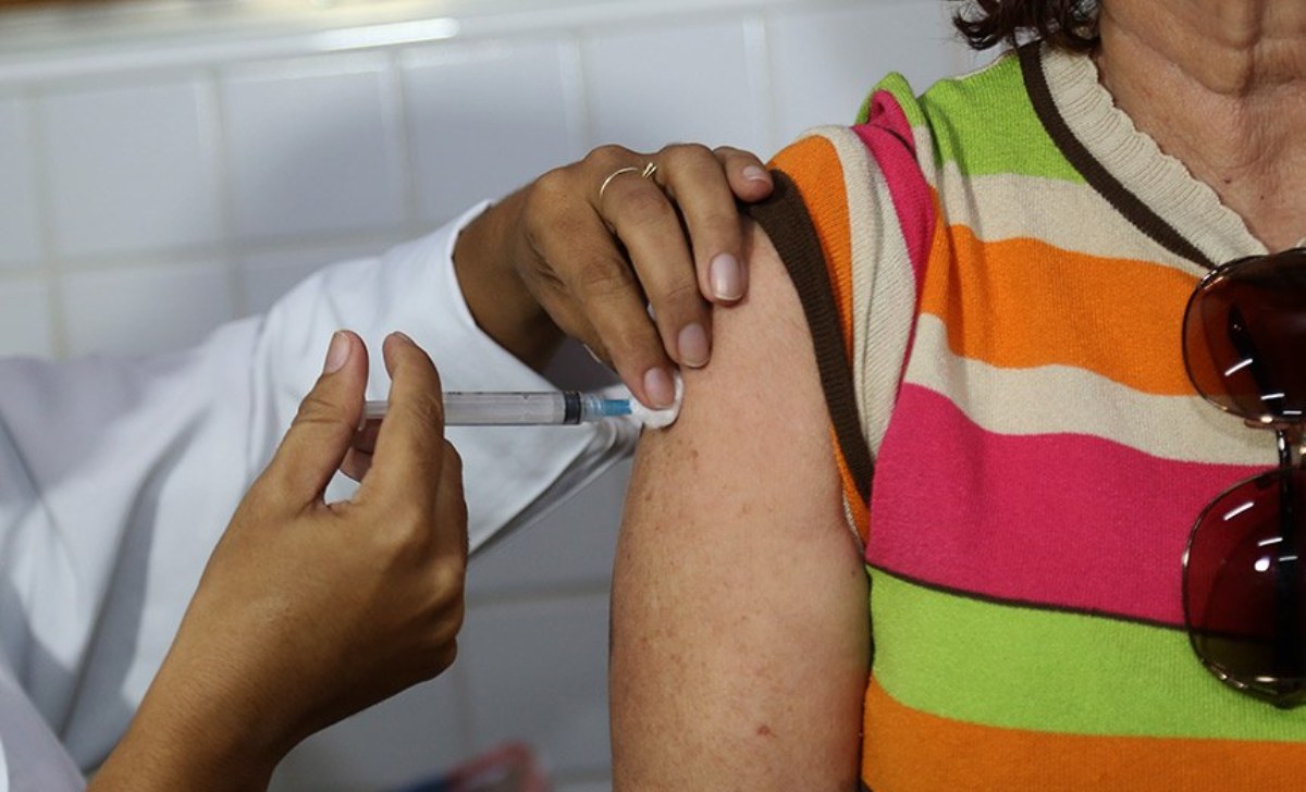 Projeto prevê dedução de despesas com vacinas no Imposto de Renda