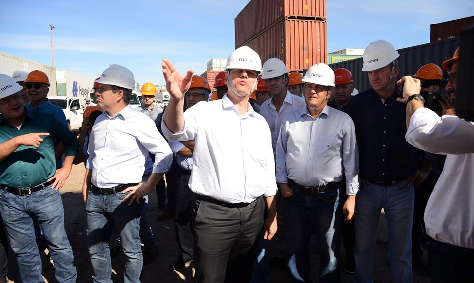Prefeito recebe ministro de Infraestrutura para visita ao terminal ferroviário e a obra da BR-364