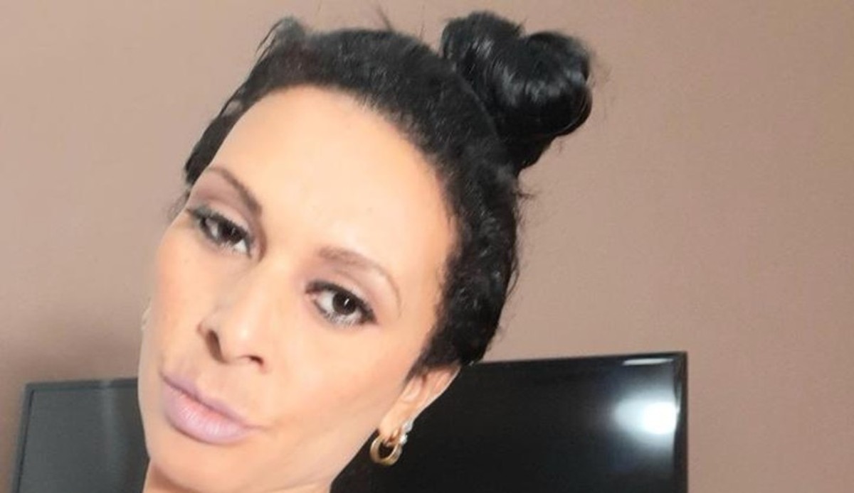 Mulher é morta a facadas em casa pelo companheiro no interior de SP