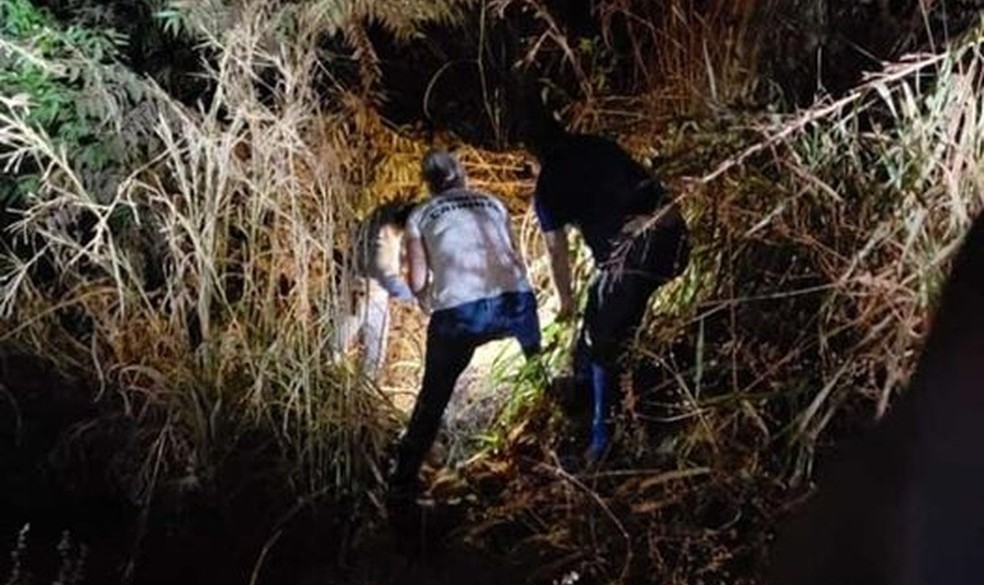 Corpo de mulher é encontrado dentro de mala jogada em estrada rural em Nortelândia