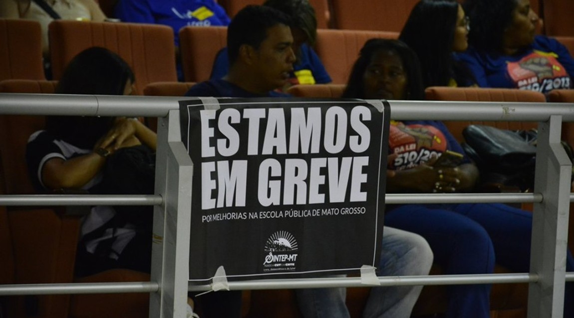 Greve de servidores da educação de Mato Grosso completa 2 meses