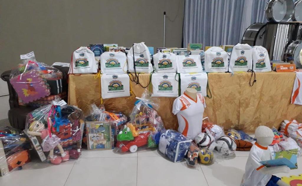 Prefeitura investe em projeto que incentiva a leitura de alunos da rede com a participação dos pais