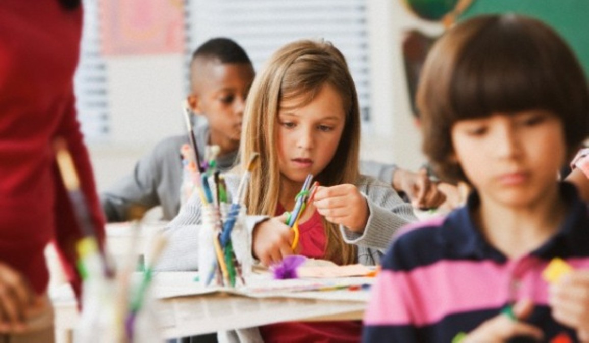 Volta às aulas: De que maneira o sono de má qualidade pode ser prejudicial para o desenvolvimento escolar das crianças  