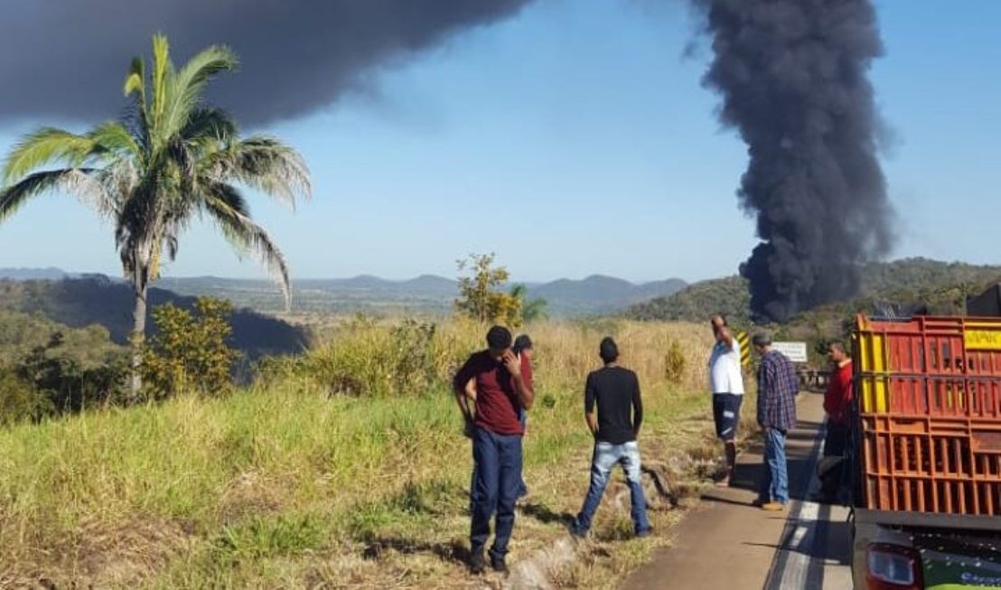 Grave acidente na Serra de São Vicente, envolvendo três carretas deixa trânsito interditado