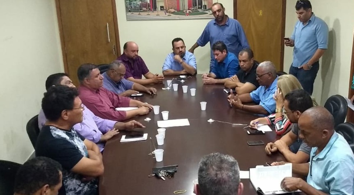 Associação dos Taxistas se reúne com vereadores 