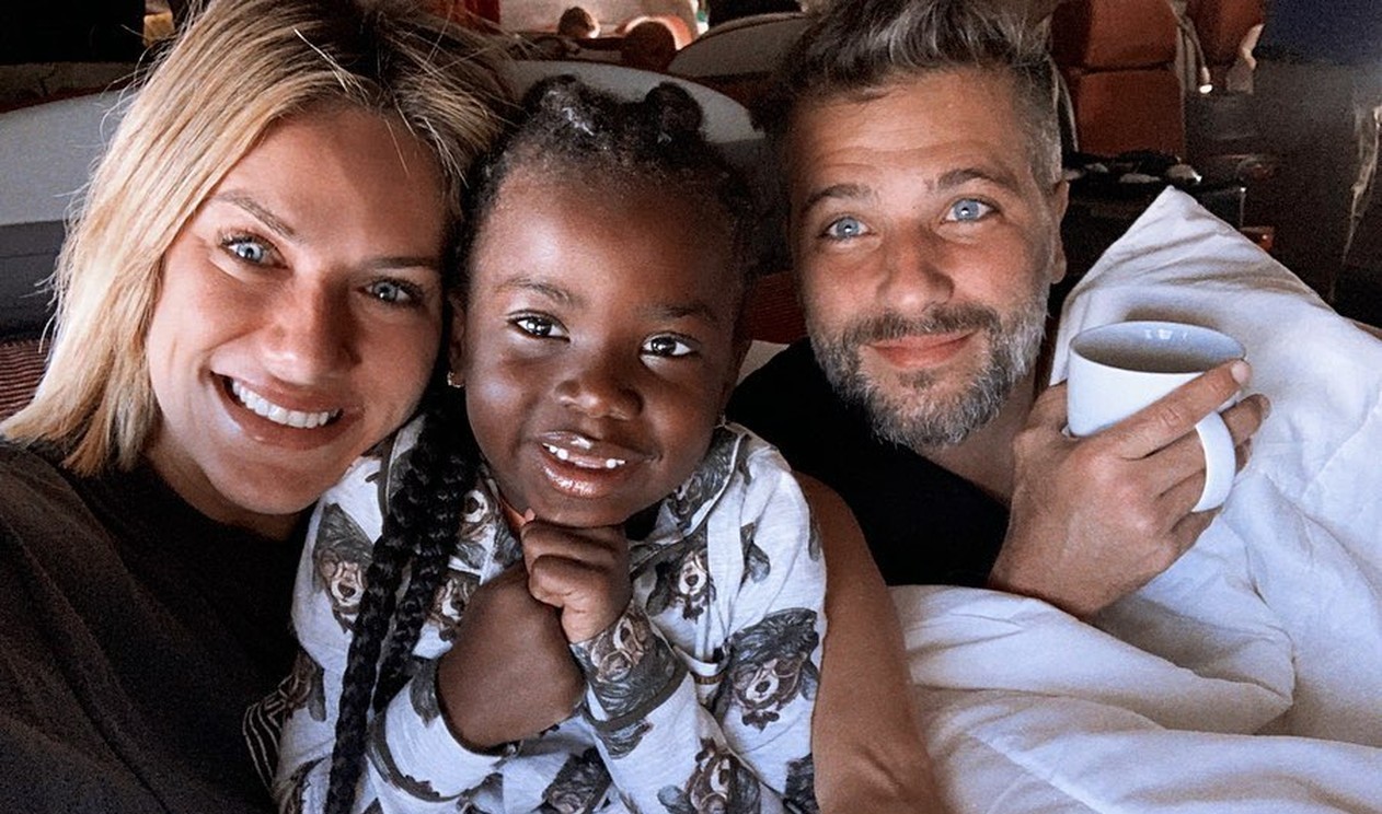 Giovanna Ewbank e Bruno Gagliasso adotam segundo filho no Malaui