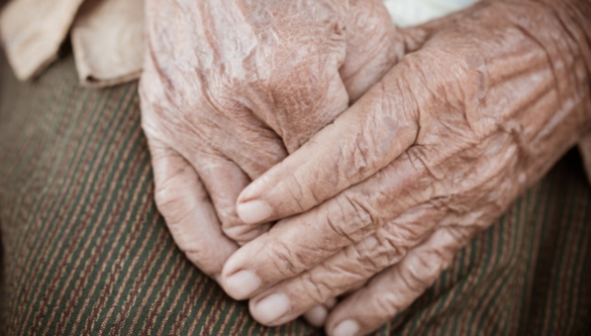 Mãe e filhas são detidas por abandono de idosa de 82 anos em Várzea Grande