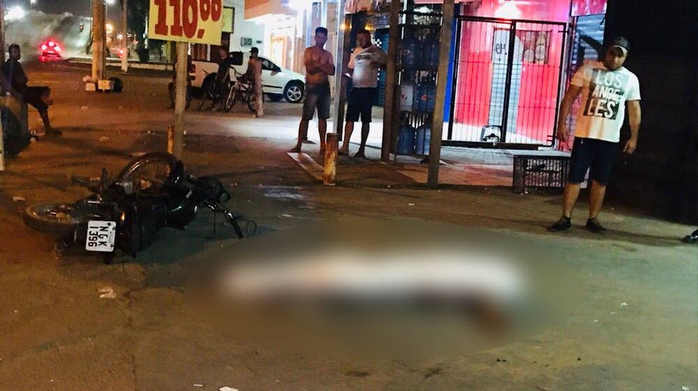 Assaltante é morto a tiros após assaltar vendedor de bilhete de ônibus em Cuiabá