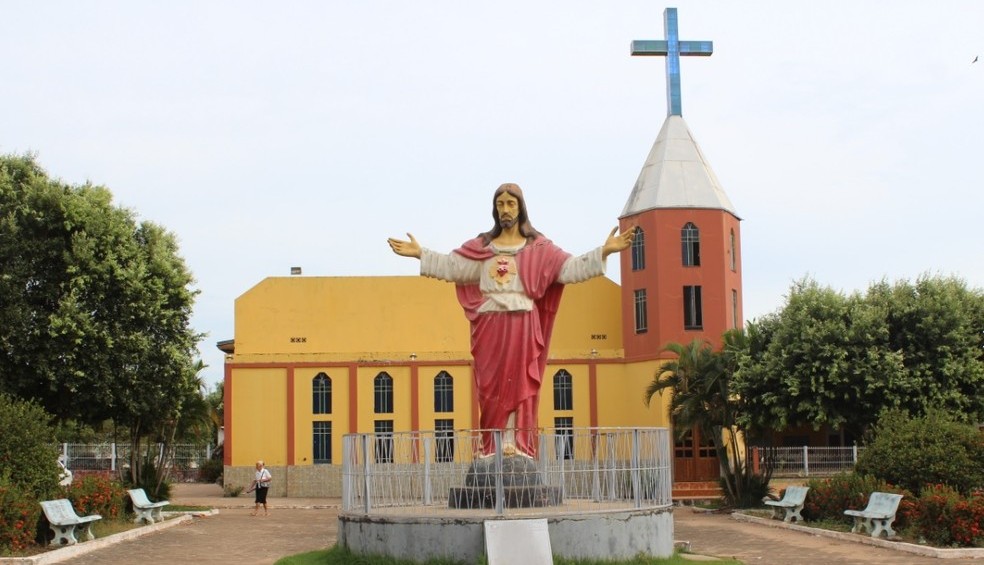 Parede de igreja desaba durante reforma, atinge pedreiro e trabalhador morre em Carlinda