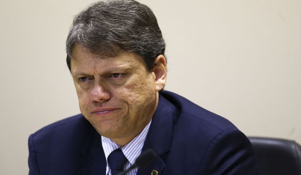Ministro da Infraestrutura diz que nova tabela de frete rodoviário será suspensa