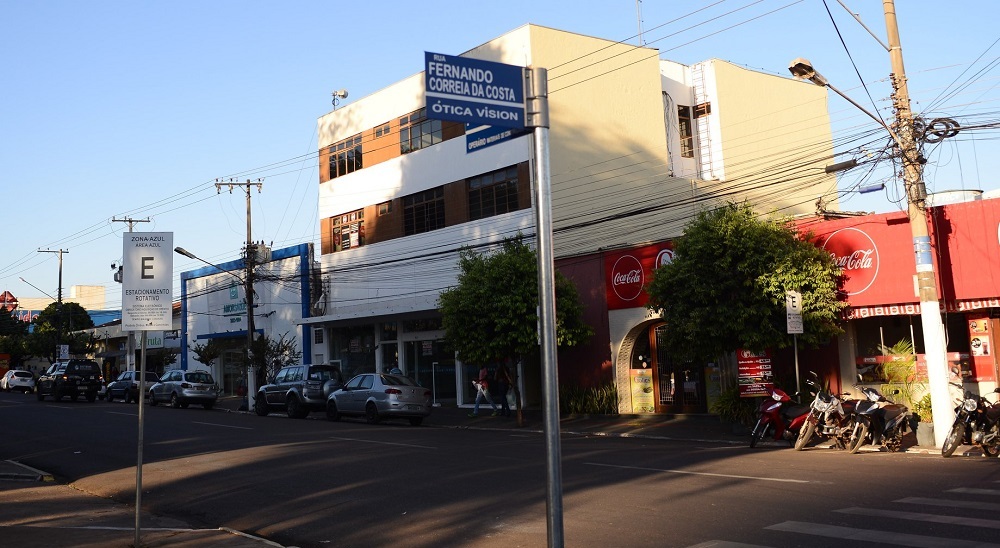 Prefeitura identifica ruas por meio de parcerias