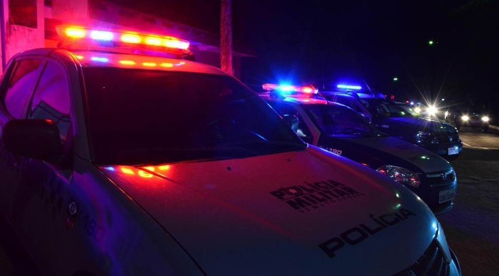 Marido é flagrado espancando mulher após filho pedir socorro à polícia em MT